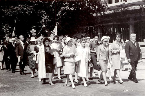 Der Kirchenchor bei einer Fronleichnamsprozession in den 1960-Jahren